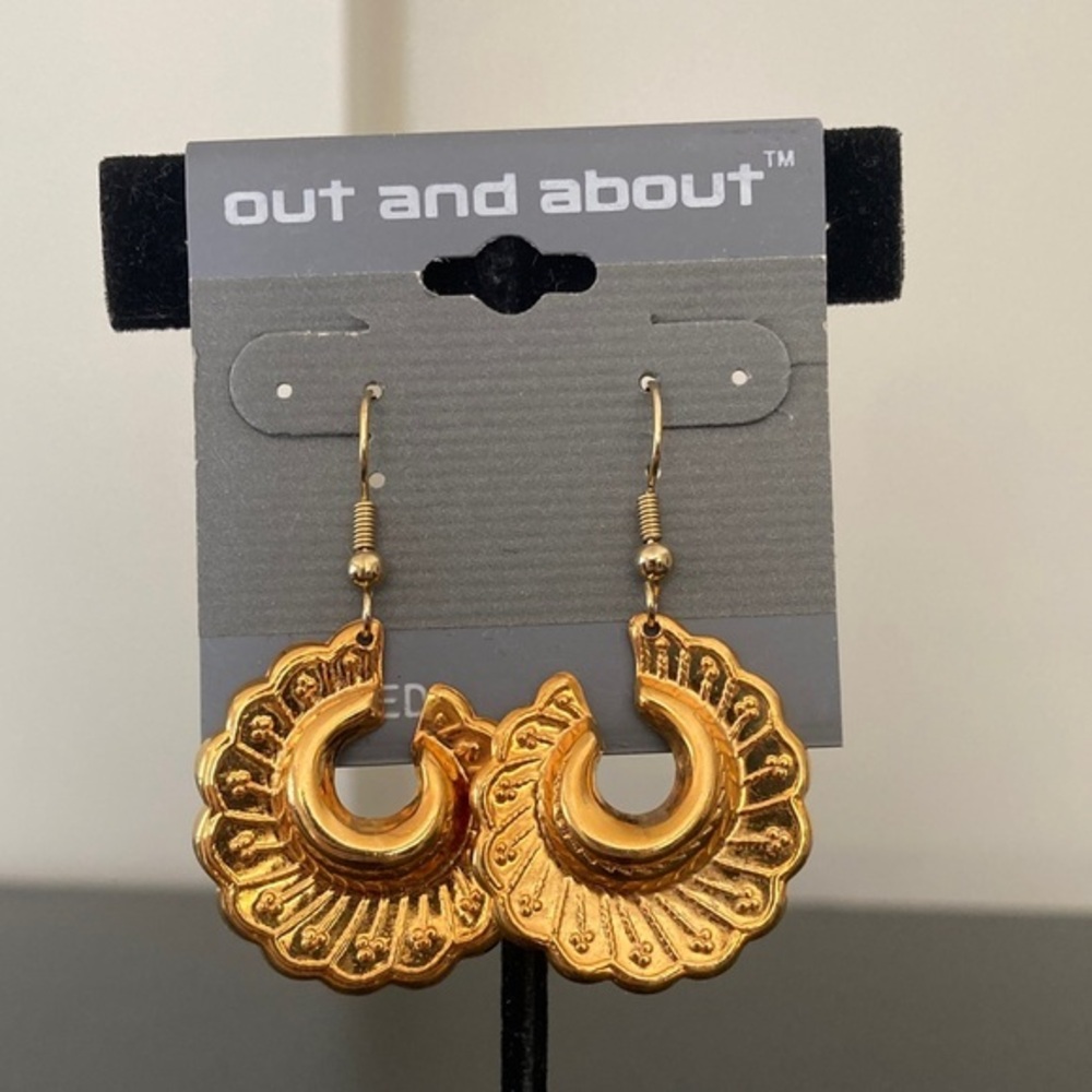 Gold Scalloped Hoop Earrings